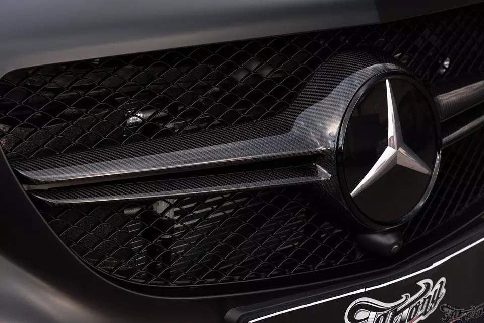 Mercedes GLE63 AMG coupe. Оклейка в satin black, окрас суппортов и дисков и много карбона.